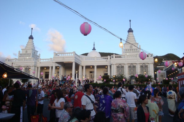 Bon dancers with Hawaii Betsuin temple in background