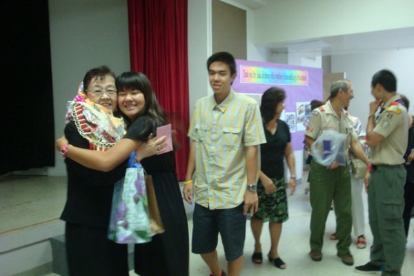 Mrs. Saito hugs a female student