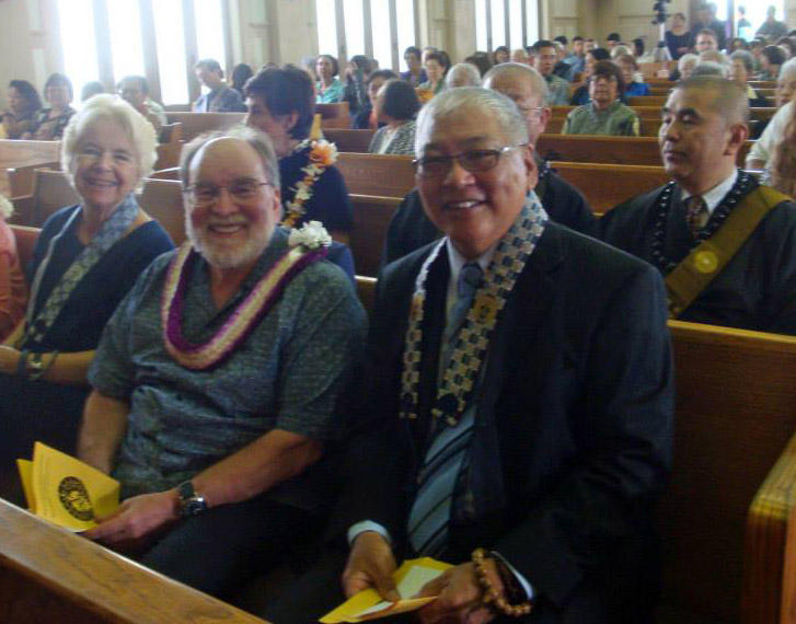 Governor Abercrombie seated with Lois and Pieper Toyama