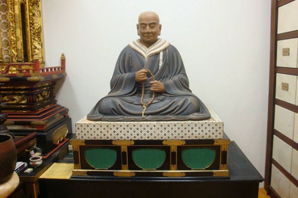 wooden statue of Shinran Shonin