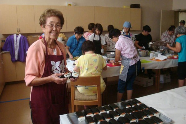 BWA member & tray of Spam musubi