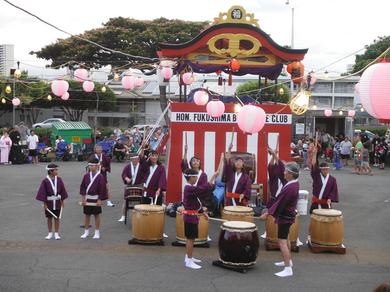 Betsuin taiko drummers open Bon celebration