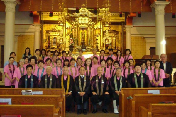 group photo of Aki choir members in hondo