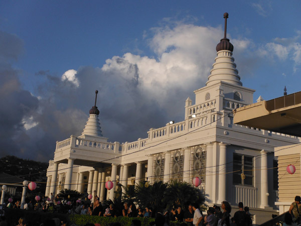 Hawaii Betsuin main temple building at Obon 2015