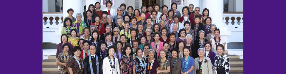 Hawaii Betsuin BWA members on the temple steps