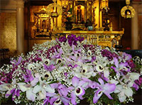 flowers adorn the hanamido in front of the Betsuin altar