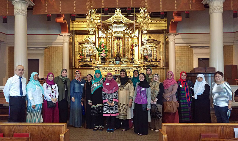 Women from Manoa Mosque visit Hawaii Betsuin