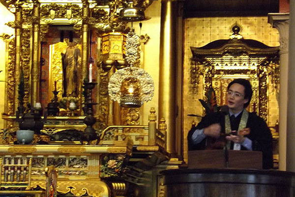 Rev. Tomioka with ukulele at the pulpit