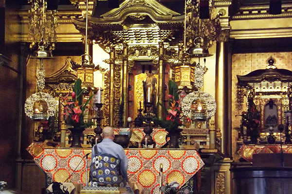 Rimban Hagio, seated, faces the altar which has been prepared for Hoonko (Shinran Shonin Memorial)