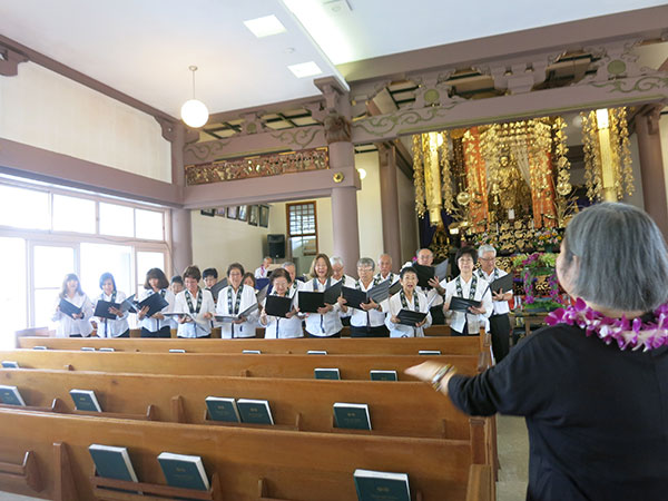Mari Murakami directs the Hawaii Betsuin Choir