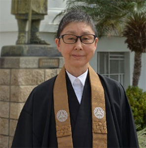 Rev. Mieko Majima outside Hawaii Betsuin