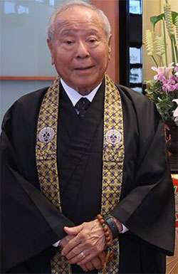 Rev. David Nakamoto in ministerial robes