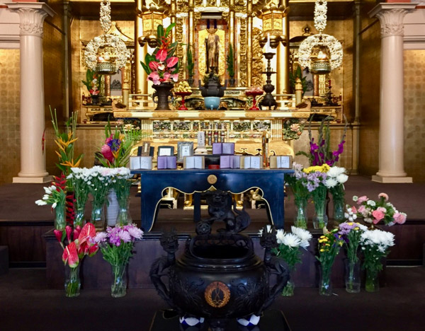 Bon service altar