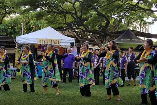 Hawaii Betsuin Choir performs Golden Chain at VegFest Oahu 2019 - dancers/signers in front